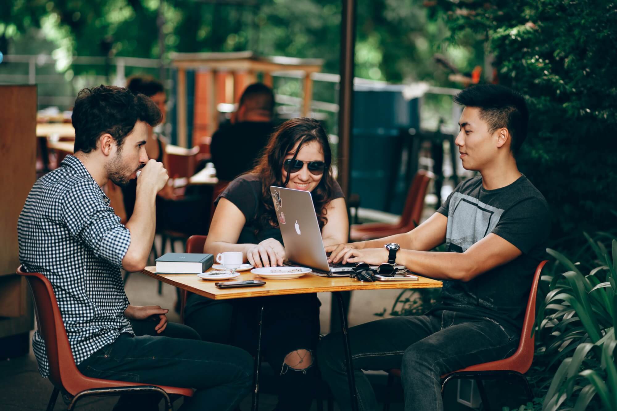 people working on a group project