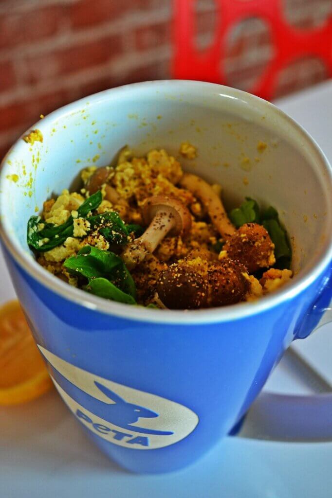 Tofu scramble in a mug