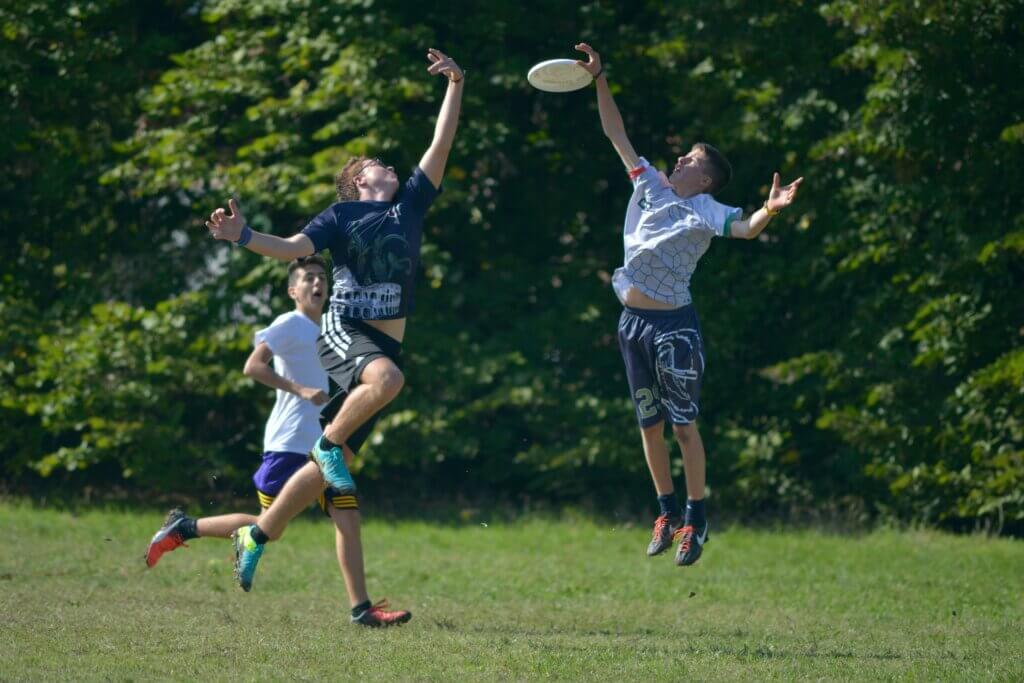 Image from Unsplash of people playing frisbee