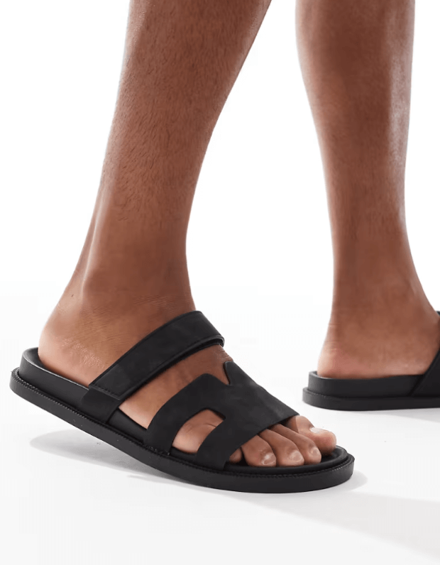 Image for the vegan sandal article